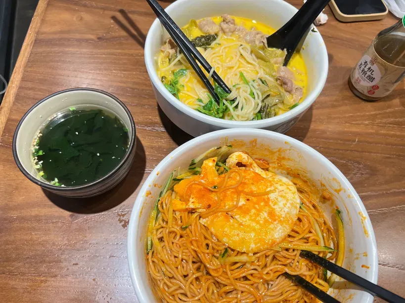 Hefu Noodle dish sour and spicy soup, mixed noodle