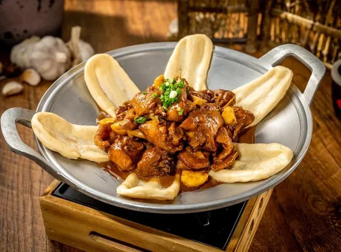 Xiaocaiyuan dish diguo chicken